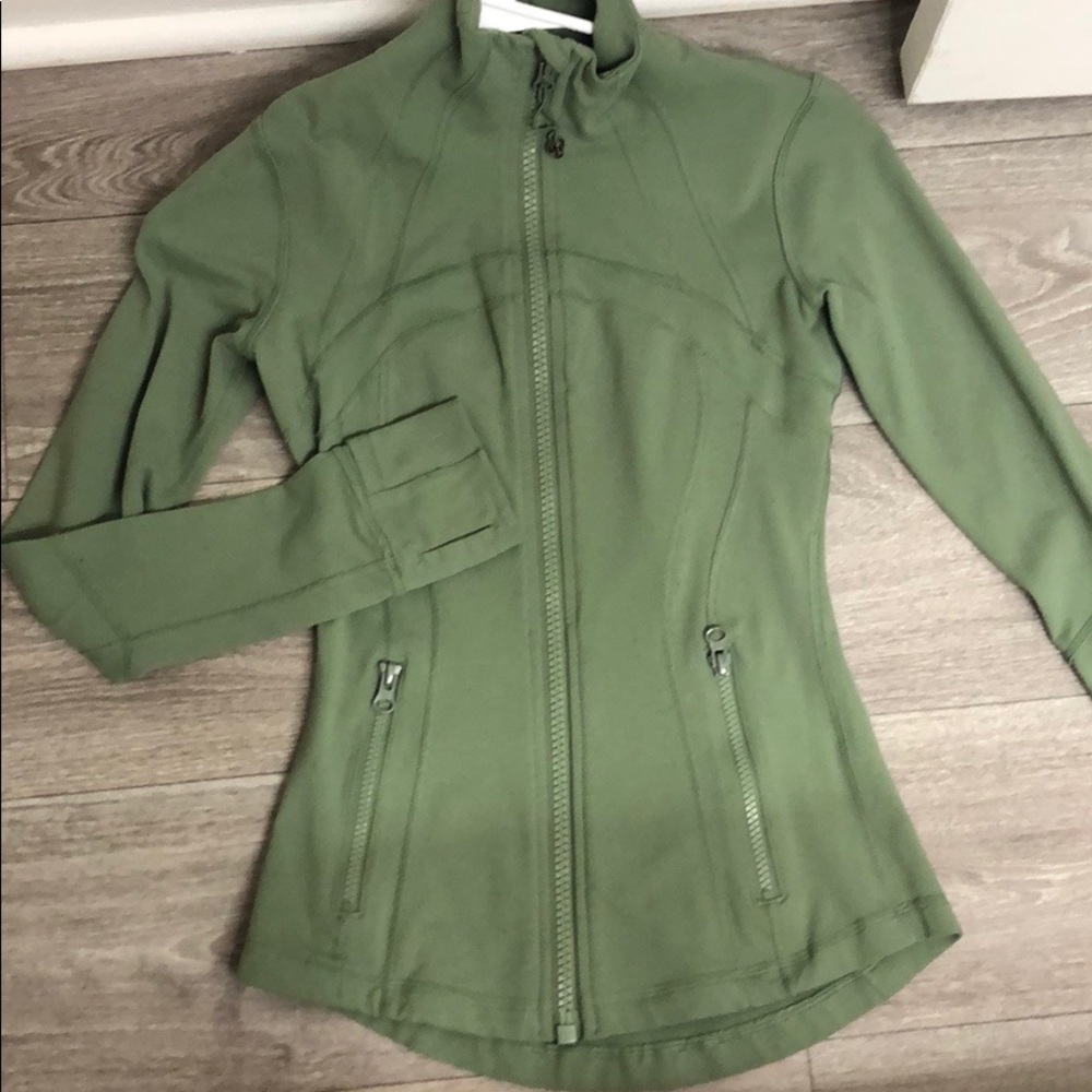 Lululemon size 2 running jacket